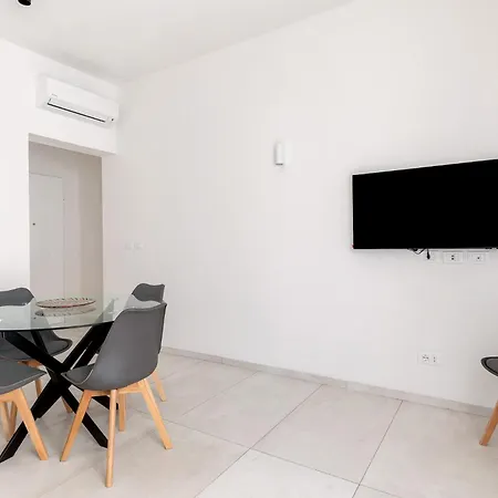 Apartment Le Dodici Porte - Porta San Felice 8 By District *