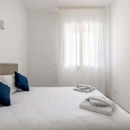 Le Dodici Porte - Porta San Felice 8 By District Apartment *