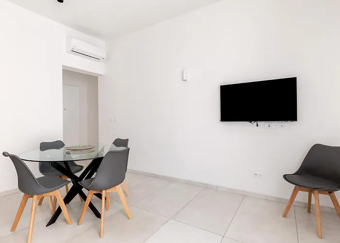 Apartman Le Dodici Porte - Porta San Felice 8 By District *